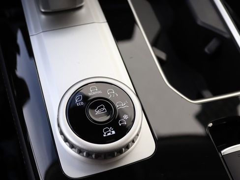 Used 2025 Mitsubishi Outlander SE image 19