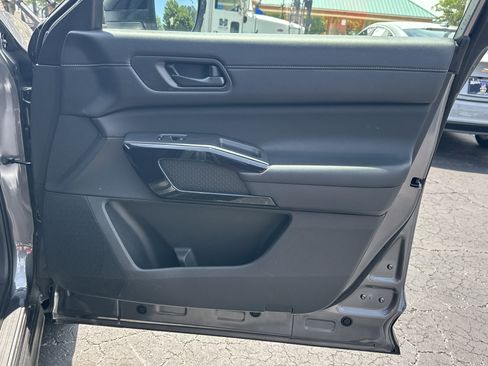 Used 2024 Nissan Pathfinder S FWD image 15