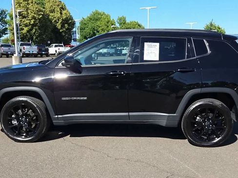 Used 2025 Jeep Compass Latitude w/ Altitude Special Edition AWD/4WD image 5