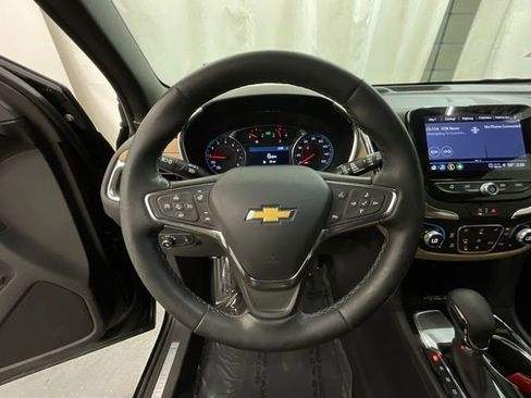 Used 2023 Chevrolet Equinox Premier FWD image 11
