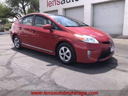Used 2013 Toyota Prius Four w/ Deluxe Solar Roof Pkg FWD image 2