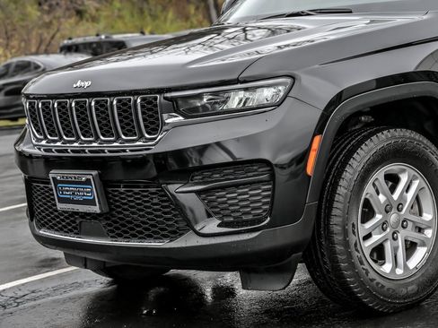 Used 2022 Jeep Grand Cherokee Laredo w/ Luxury Tech Group I image 2