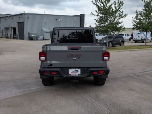 Used 2021 Jeep Gladiator Rubicon w/ Cold Weather Group AWD/4WD image 7