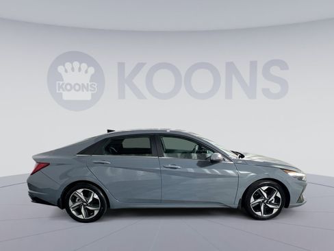 Used 2022 Hyundai Elantra SEL w/ Convenience + Premium Package image 8
