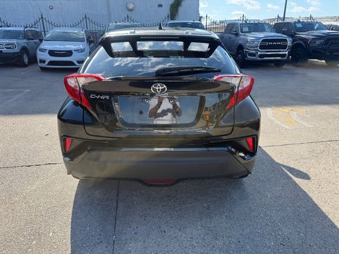 Used 2018 Toyota C-HR XLE FWD image 5