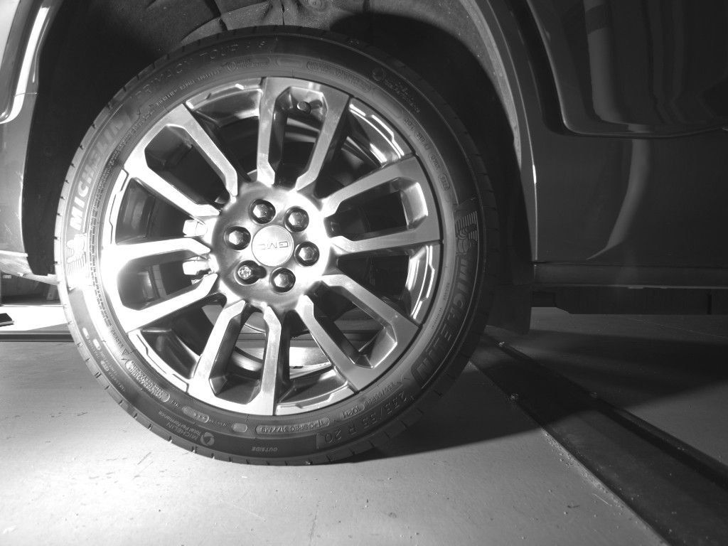 Used 2020 GMC Acadia Denali w/ Technology Package FWD image 11