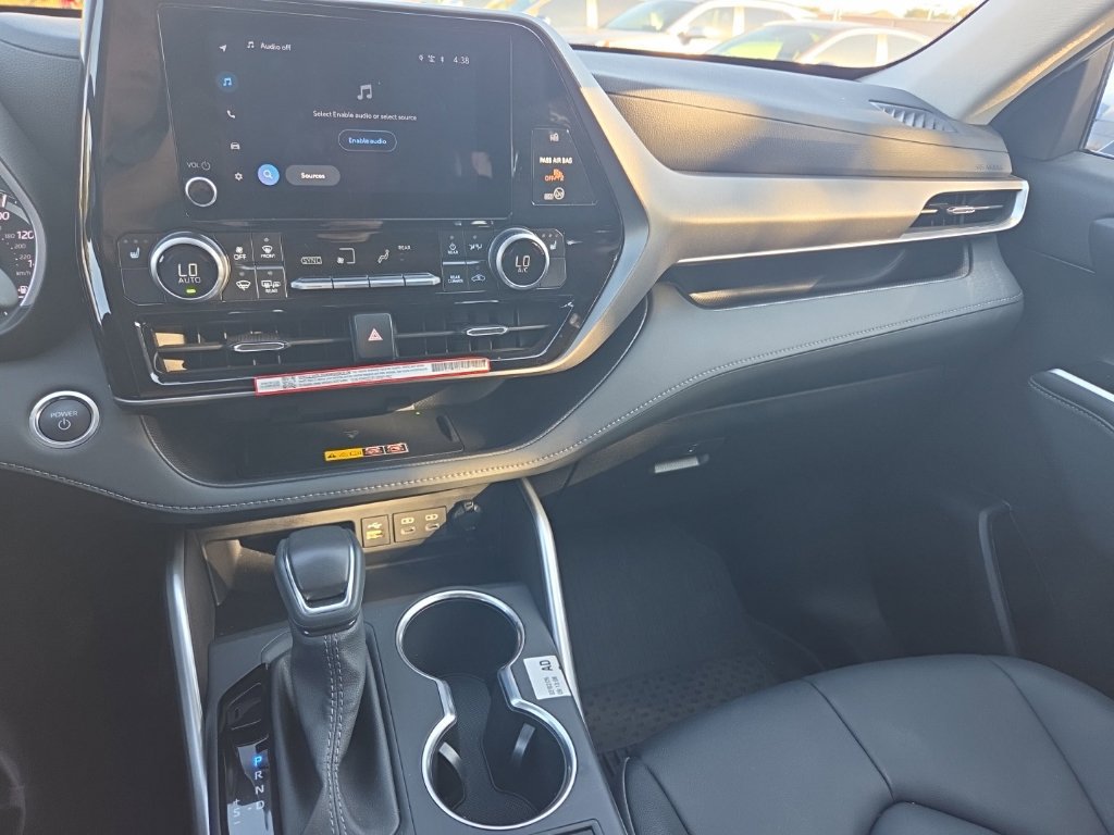 Used 2026 Toyota Highlander XLE AWD/4WD image 15