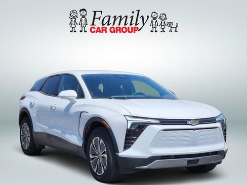Used 2025 Chevrolet Blazer EV LT FWD image 2