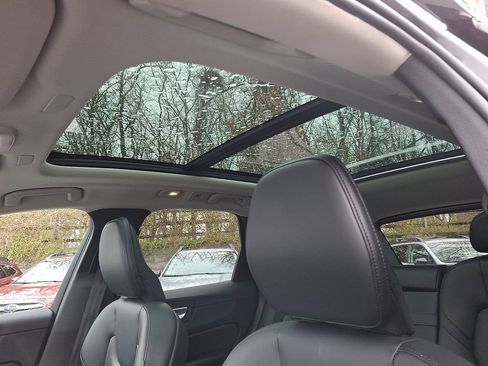 Used 2023 Volvo XC60 B5 Core w/ Climate Package image 15