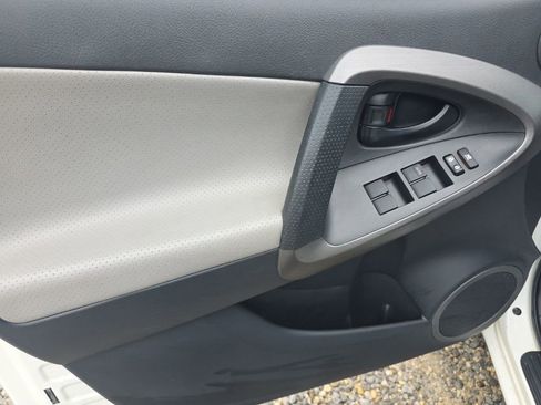 Used 2012 Toyota RAV4 Limited image 12