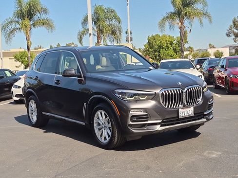 Used 2019 BMW X5 xDrive40i w/ Parking Assistance Package AWD/4WD image 2