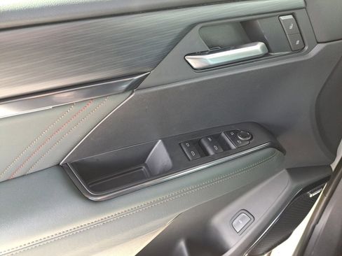 Certified 2025 GMC Acadia AT4 image 32