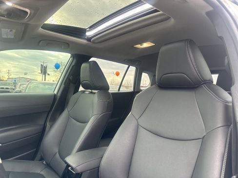 Used 2023 Toyota Corolla Cross XLE w/ Convenience Package image 32