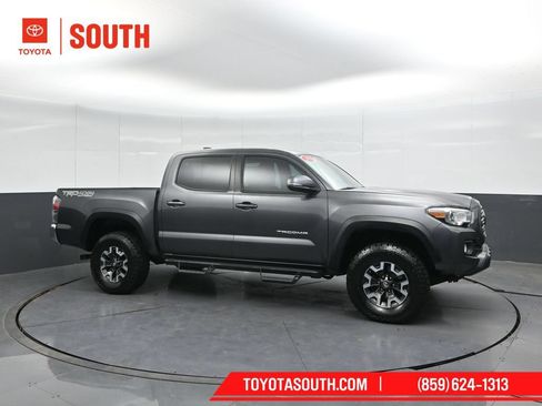 Used 2020 Toyota Tacoma TRD Off-Road AWD/4WD image 4