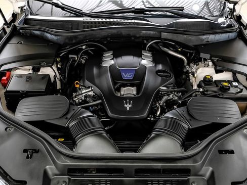Used 2019 Maserati Levante S GranSport image 45