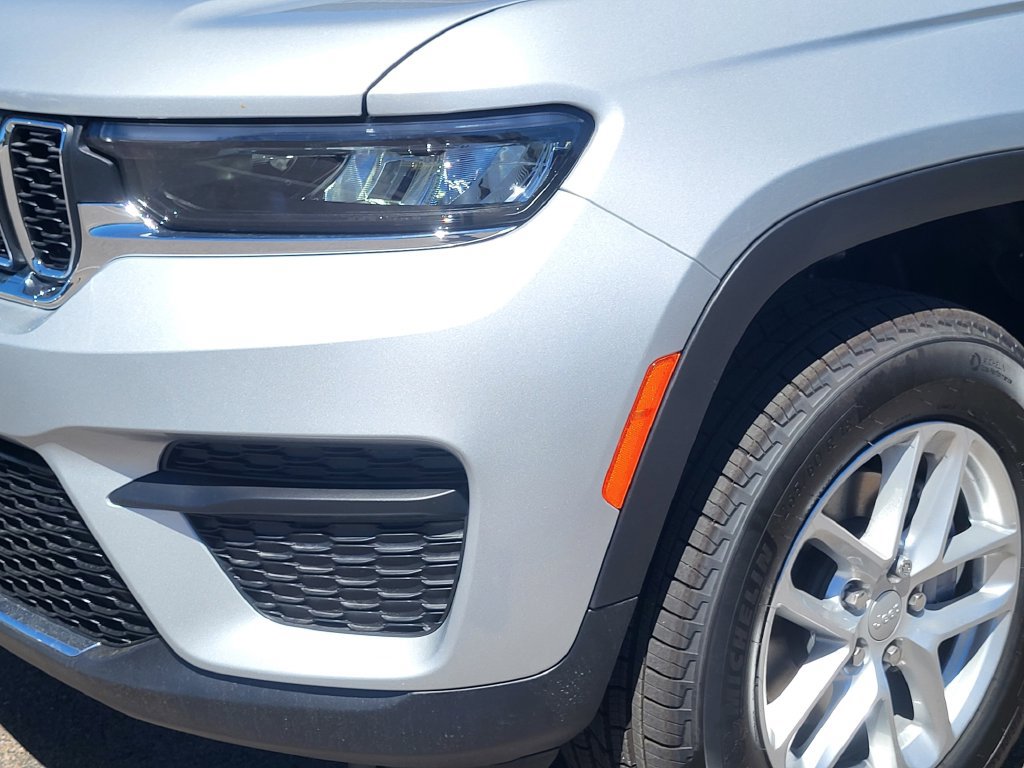 New 2026 Jeep Grand Cherokee Laredo X AWD/4WD image 8