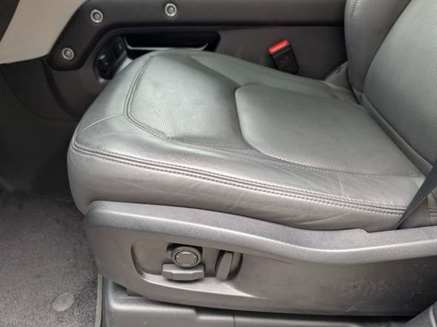 Used 2025 Land Rover Defender 110 S image 30