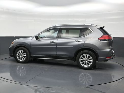Used 2017 Nissan Rogue SV FWD image 2