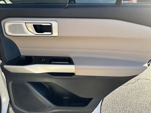 Used 2023 Ford Explorer Limited w/ Limited Technology Package image 15