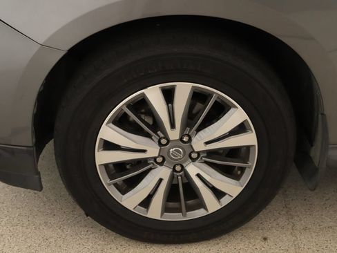 Used 2020 Nissan Pathfinder S FWD image 32