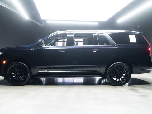 Used 2021 Cadillac Escalade ESV Premium Luxury w/ LPO, Illumination Package RWD image 21