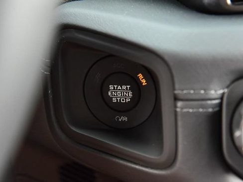 Used 2025 Jeep Wrangler Unlimited Sahara AWD/4WD image 17