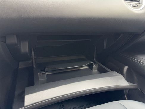 Used 2018 Nissan Pathfinder SV image 32