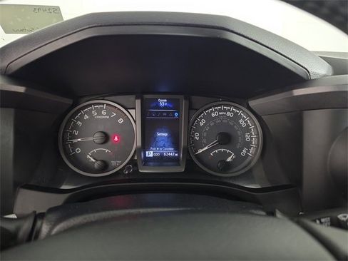Used 2017 Toyota Tacoma TRD Sport image 12