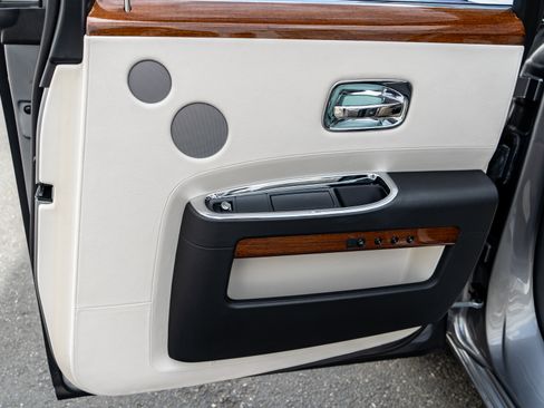 Used 2010 Rolls-Royce Ghost RWD image 60