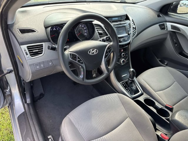 Used 2015 Hyundai Elantra SE w/ Option Group 02 FWD image 17