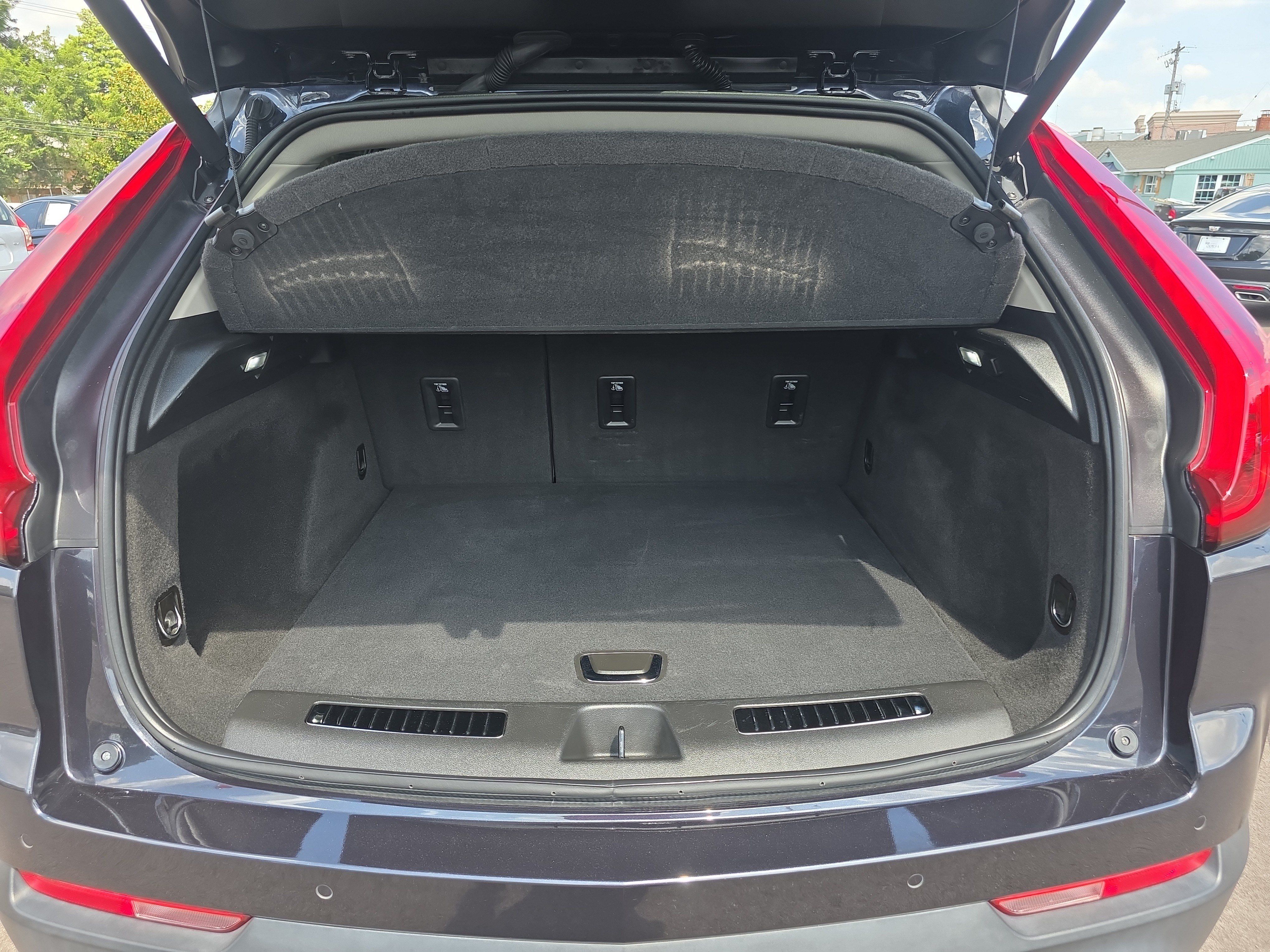 Used 2023 Cadillac XT4 Premium Luxury w/ Cold Weather Package FWD image 13