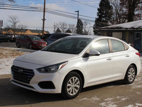 Used 2019 Hyundai Accent SE image 5
