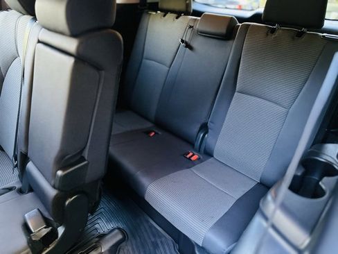Used 2024 Toyota Highlander LE image 22