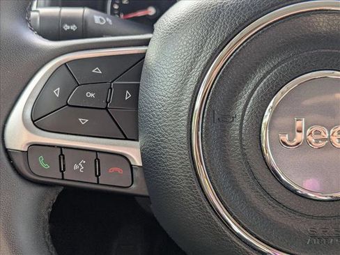 Used 2018 Jeep Renegade Latitude w/ UConnect 8.4 Nav Group image 11