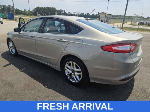 Used 2016 Ford Fusion SE FWD image 3