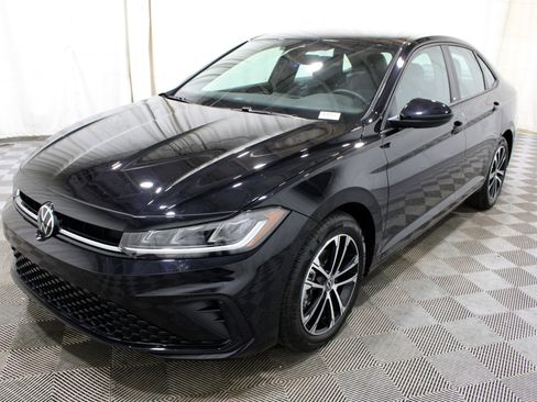 Used 2025 Volkswagen Jetta Sport FWD image 34