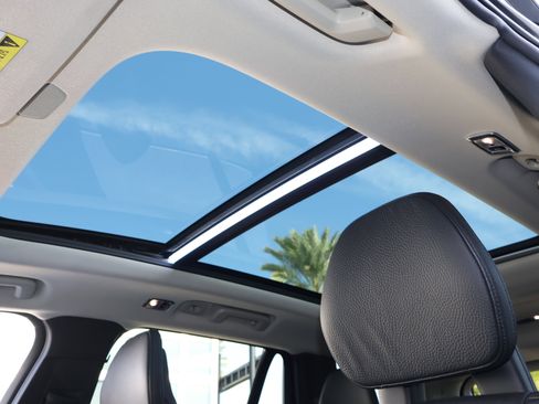 Used 2022 Volvo XC90 T6 Momentum w/ Advanced Package image 5