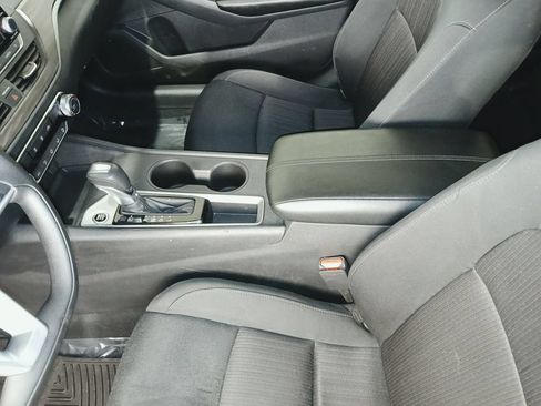Used 2025 Nissan Altima 2.5 SV FWD image 16