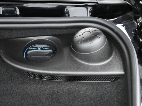 Certified 2024 Porsche 718 Boxster RWD image 31