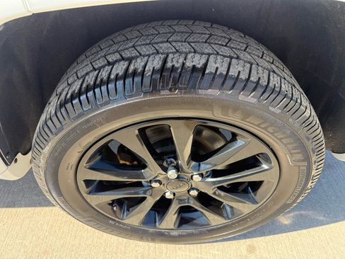 Used 2018 Jeep Grand Cherokee Altitude image 19