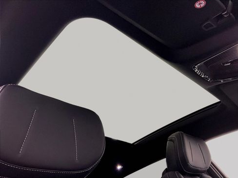New 2026 Cadillac Lyriq Luxury AWD/4WD image 15