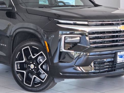 Certified 2025 Chevrolet Traverse High Country w/ LPO, Floor Liner Package AWD/4WD image 2