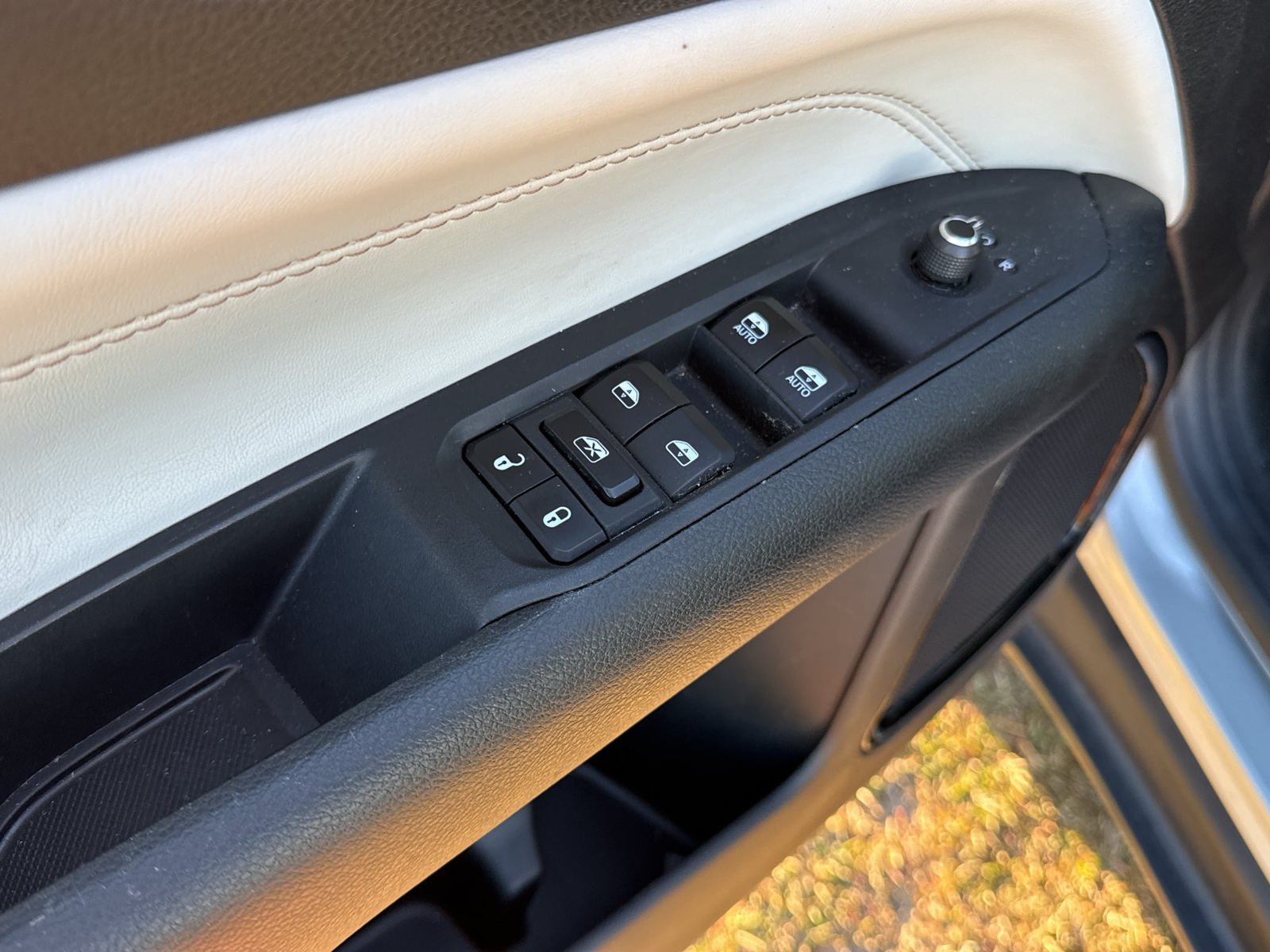 Used 2025 Jeep Compass Limited AWD/4WD image 10
