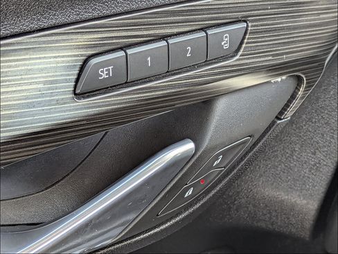 Used 2024 GMC Terrain SLT AWD/4WD image 28