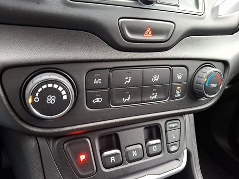 Used 2019 GMC Terrain SLE image 15