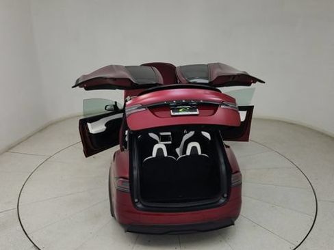 Used 2024 Tesla Model X AWD/4WD image 34