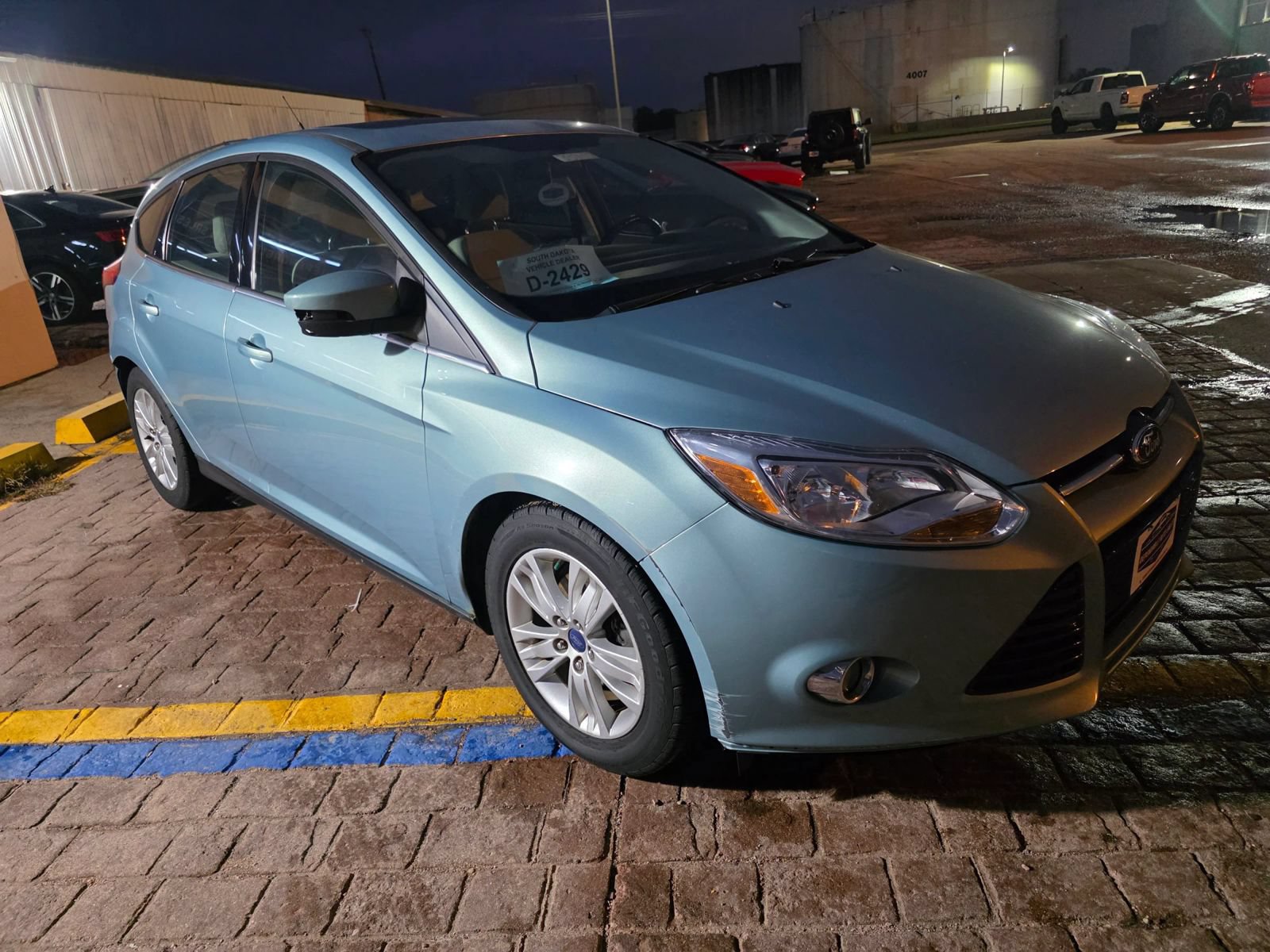 Used 2012 Ford Focus SEL w/ SEL/Titanium Winter Pkg FWD image 3