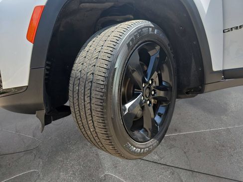 Certified 2023 Jeep Grand Cherokee Altitude AWD/4WD image 35