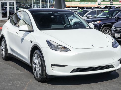 Used 2023 Tesla Model Y Long Range AWD/4WD image 19