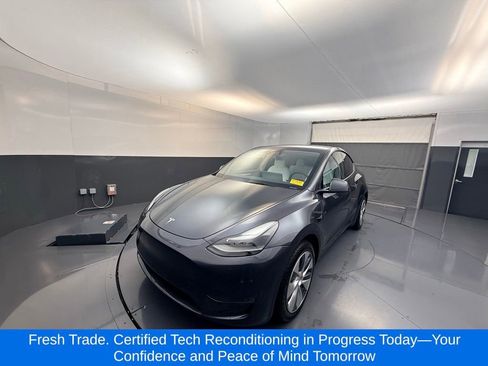 Used 2024 Tesla Model Y Long Range AWD/4WD image 1